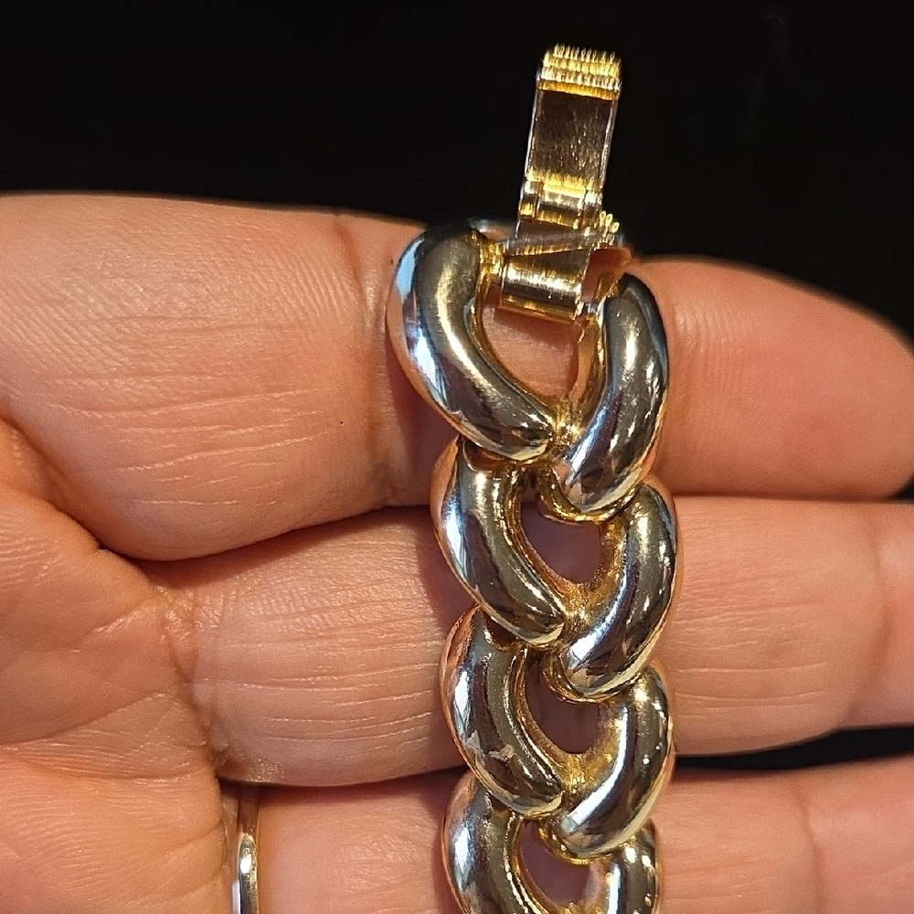 Elegant Gold Chain Necklace - Picture 4 of 4